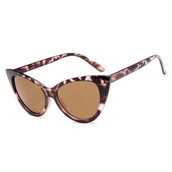 **EVANGELINE* Leopard Print Fashion Cat Eye Sunglasses - Picture 1 of 2